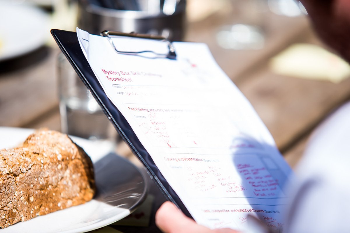 HITTraining's tweet image. Judging for the 1st round of #HITMasterChef - the Mystery Box Challenge!
Our competitors had to make soda bread and create a dish from ingredients including sea bream, mackerel, Jerusalem artichokes, apples and grapes! 😱😱
Not long till the winner is revealed!!
#ApprenticeChefs