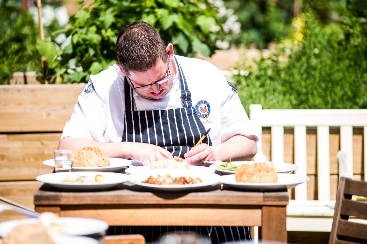HITTraining's tweet image. Judging for the 1st round of #HITMasterChef - the Mystery Box Challenge!
Our competitors had to make soda bread and create a dish from ingredients including sea bream, mackerel, Jerusalem artichokes, apples and grapes! 😱😱
Not long till the winner is revealed!!
#ApprenticeChefs