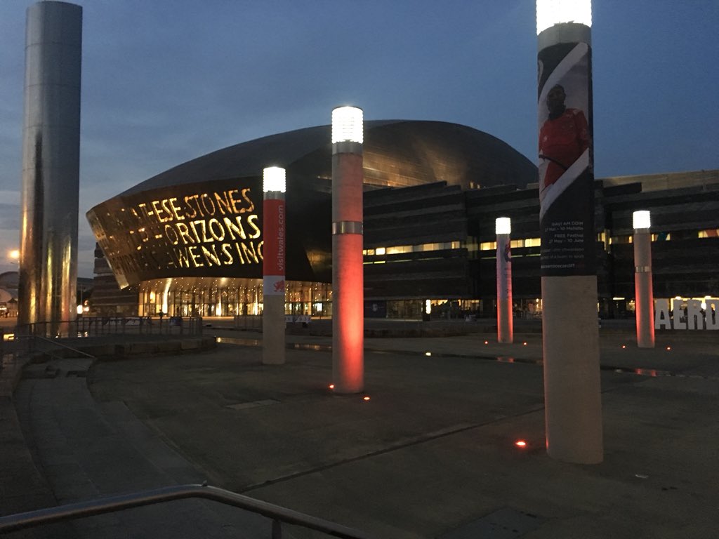 EdEvansWales's tweet photo. #CardiffBay yn fendigedig/looking great at yesterday’s @volvooceanrace #VolvoOceanSummit 🏴󠁧󠁢󠁷󠁬󠁳󠁿and great to welcome guests/falch iawn croesawu @Keep_Wales_Tidy dathliad #BlueFlag30 celebrations @ElisThomasD https://t.co/lLOPnS8Xg2