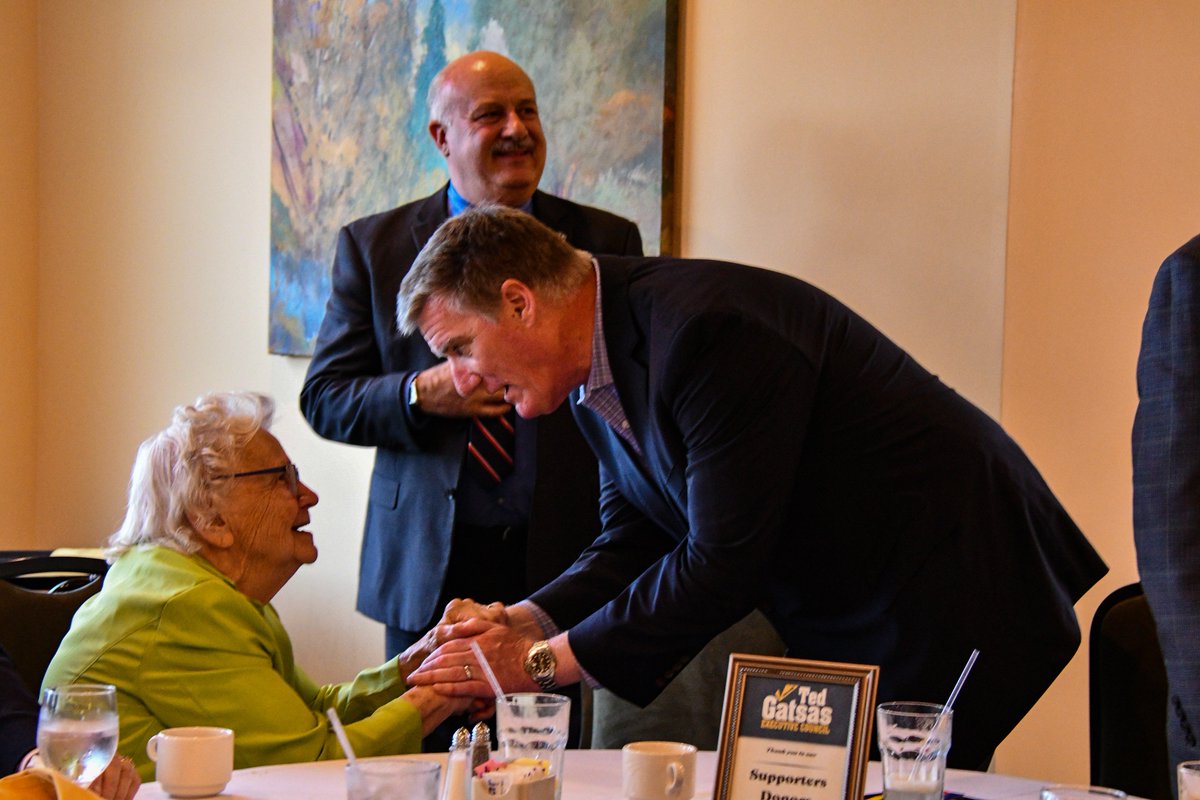 SenatorSanborn's tweet photo. I had a great time meeting new people and hearing new stories at an awesome event in Manchester yesterday evening. Thank you to everyone that took the time to speak with me about my campaign for Congress. #NHPolitics #NH01 https://t.co/Iwic8nhWbK