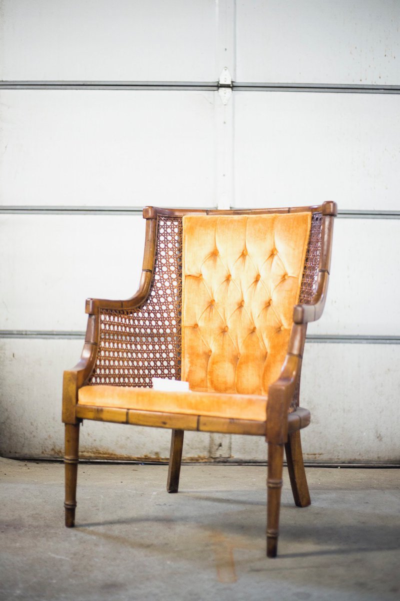VntgHome's tweet photo. This piece had some great bones, but needed a little love. Check out the chic Before &amp; After! #upcycle #vintage #LiveBeautifully https://t.co/eyqmS27O5r