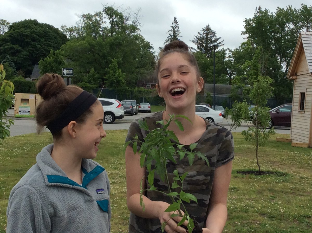 ColbyIMS's tweet image. Building and planting our hydroponic tower gardens today.  Thank you @Changeissimple1 @revisionsolar for making this possible.