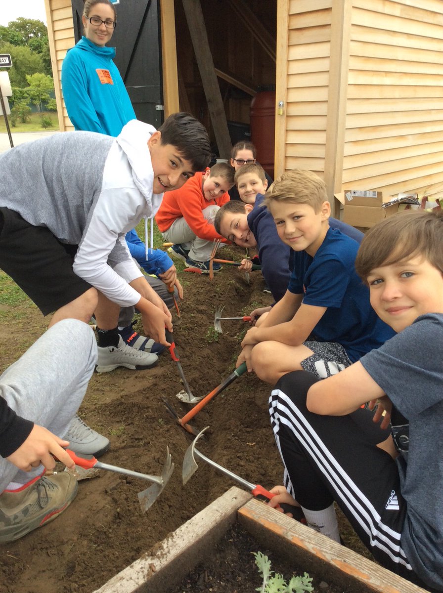 ColbyIMS's tweet image. Building and planting our hydroponic tower gardens today.  Thank you @Changeissimple1 @revisionsolar for making this possible.