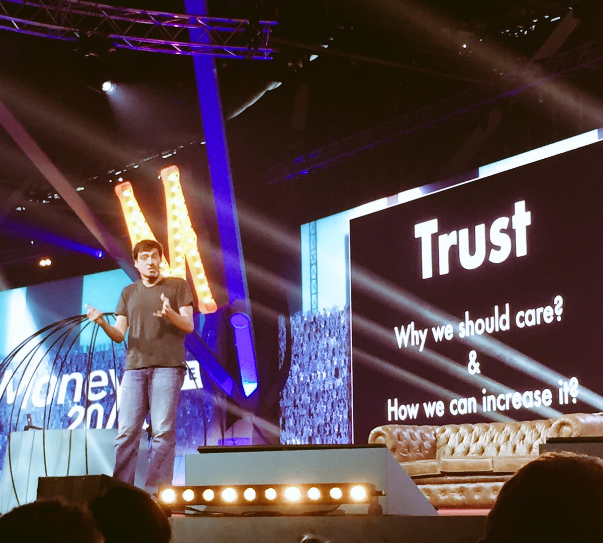 JanSchoombee's tweet photo. Excellent talk on trust by Dan Ariely at #m2020eu https://t.co/NmCF6qz4tK