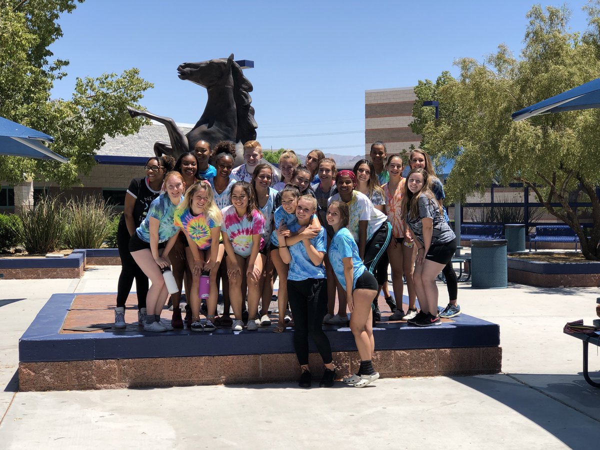stangthangsss's tweet photo. Our first summer practice is in the books!! We’re so excited for the rest of the year and we can’t wait to see what good things come our way 💛 Keep up the amazing work! https://t.co/ZQqKtX9DtY