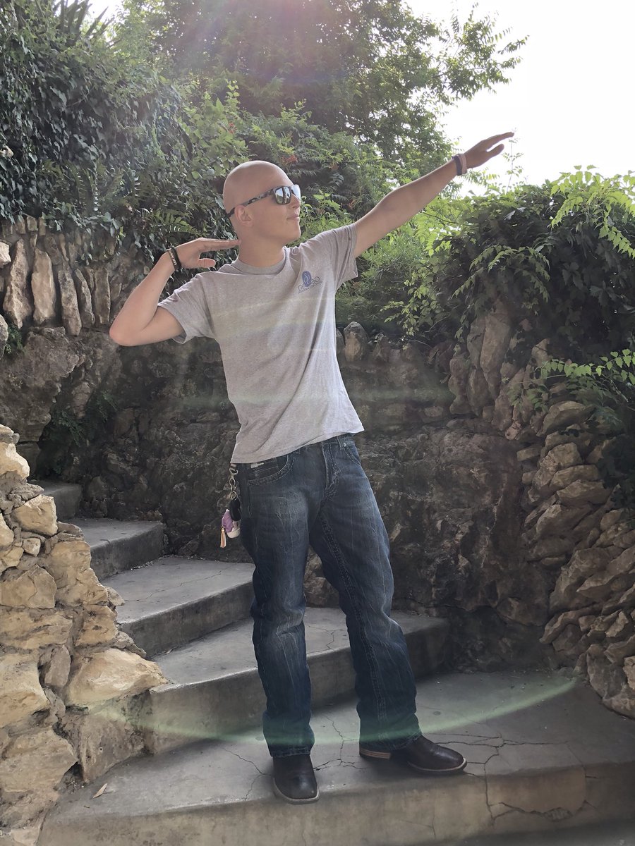 BundickEthan's tweet photo. We the camera angle and the sun making everything look perfect so you gotta do the pose😂😂👌🏻💜 https://t.co/SXst2iqqp8