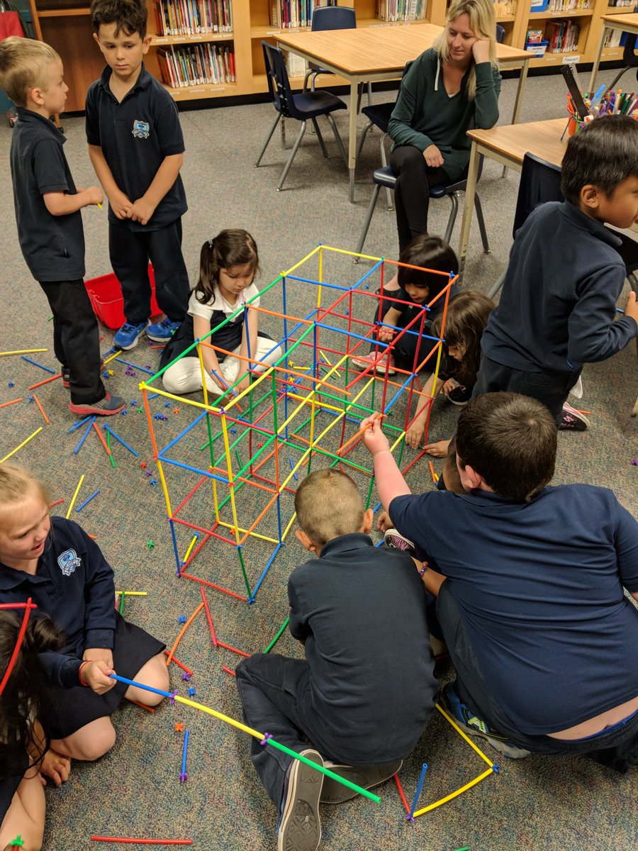 StNicholasLC's tweet photo. We celebrated @RobertMunsch3 's birthday a little early today @StJamesHCDSB with @iapichinolepore kindies and built our own playhouses! https://t.co/eryarD2ta2