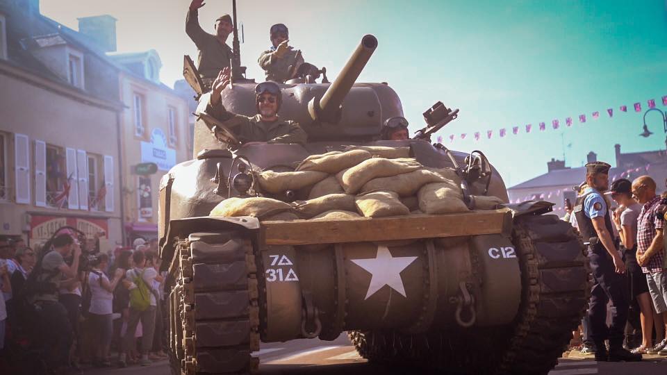 blckriflecoffee's tweet photo. The annual D-Day anniversary parade in Sainte-Mère-Eglise, France brought out thousands of spectators, all cheering for the parade’s participants, which were a combination of actual D-Day veterans, current active duty service members, and locals dressed in period uniforms! https://t.co/QDc6QAXdVJ