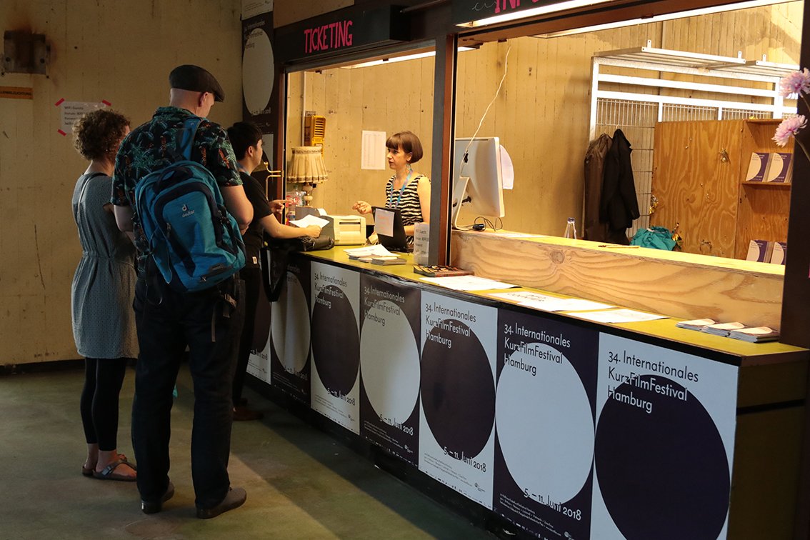 For all the recent screenings and events at #InternationalesKurzFilmFestivalHamburg, please follow this link: festival.shortfilm.com/heute-beim-fes… #ikff2018 #internationalshortfilmfestival #kurzfilmfestival #shortfilmfestival #kurzfilm #shortfilm #programme #programm #festival #hamburg #event