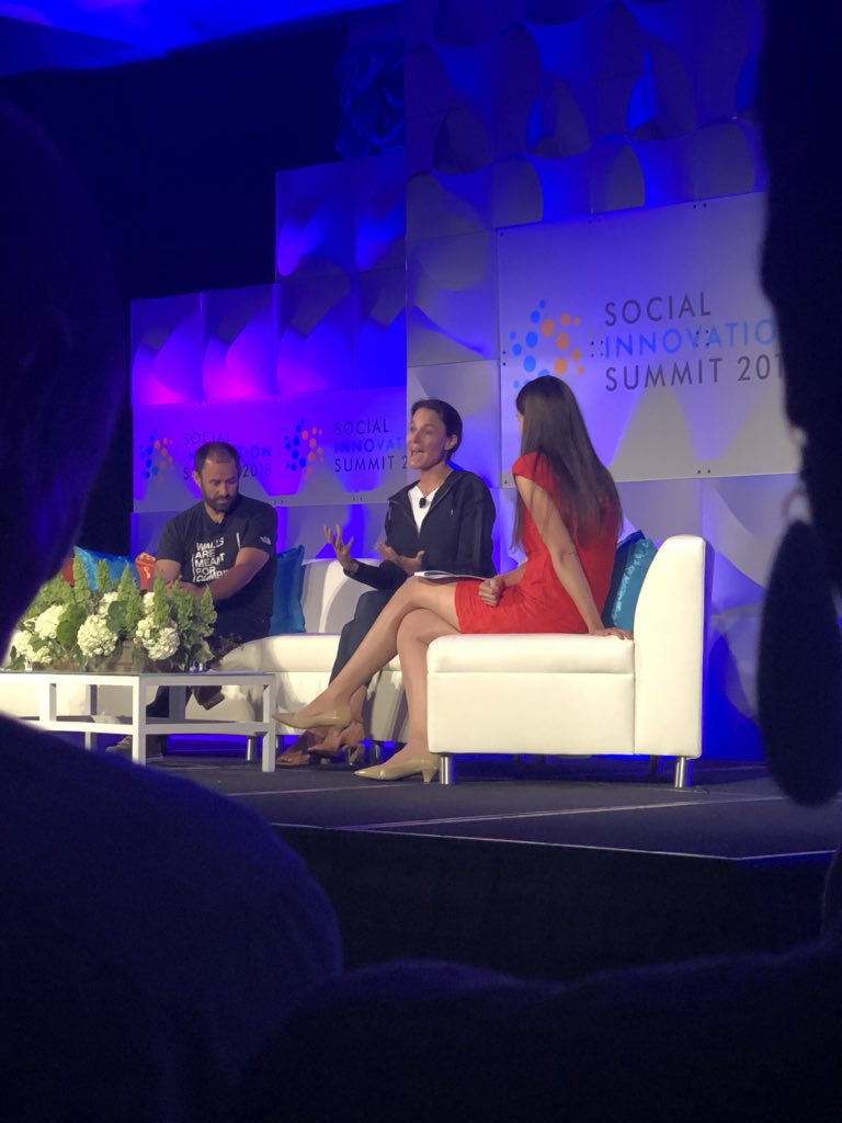 JN_Foundation's tweet photo. Here are a couple takeaways from @HilareeNelson:
1. Create a new normal 2. Do something that makes you uncomfortable @socinnovation #SIS18 #womenmovemountains https://t.co/b5LQk5kEQe