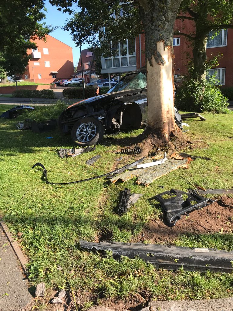 PriorityCR_WMP's tweet photo. The team attended this RTC at the weekend on Shenley Lane. Fortunately the driver escaped unharmed. Possibly the worst damage we’ve seen that hasn’t led to serious injury. The vehicle struck the tree and ‘snapped’. The tree only lost its bark! https://t.co/cB78LwmVIl