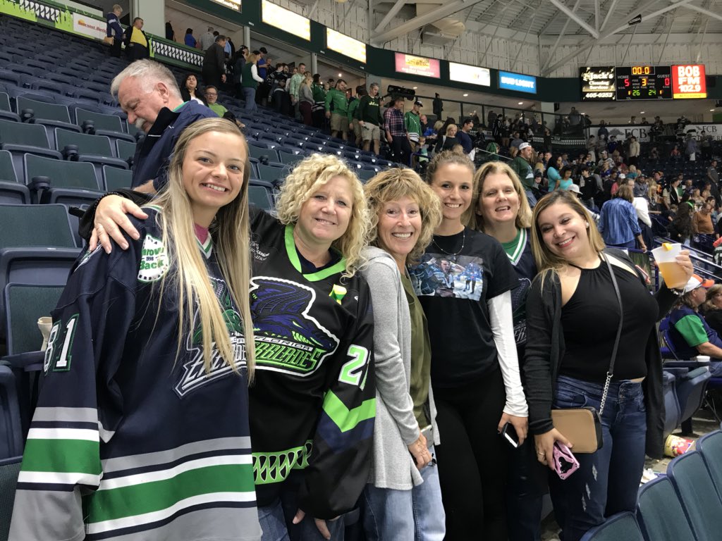 ColleenDePasqu1's tweet photo. @FL_Everblades fans #SEC112 after game 5 #Shutout - We #believe - tonight our guys play to win @ECHL #KellyCupFinal #DefendTheSwamp https://t.co/VkPW8uDFJ7