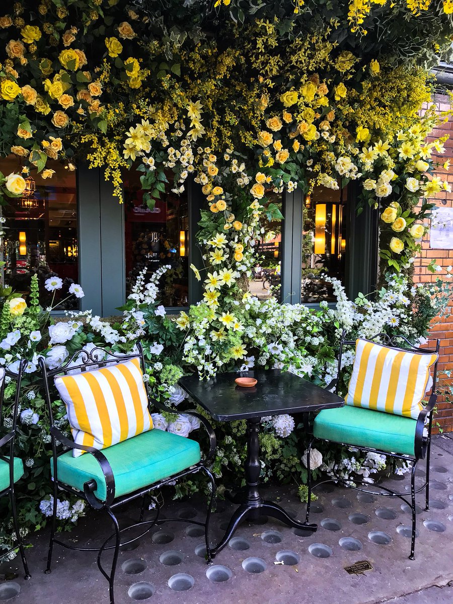 365daysofT's tweet image. Cute little spot in Chelsea! 
#london #londonlife #mylondon #uk #londoner #travel #explore #discover #travellers #travelcouple #travelling #travelgoals #wanderlust #adventure #coffee #cafe #breakfast