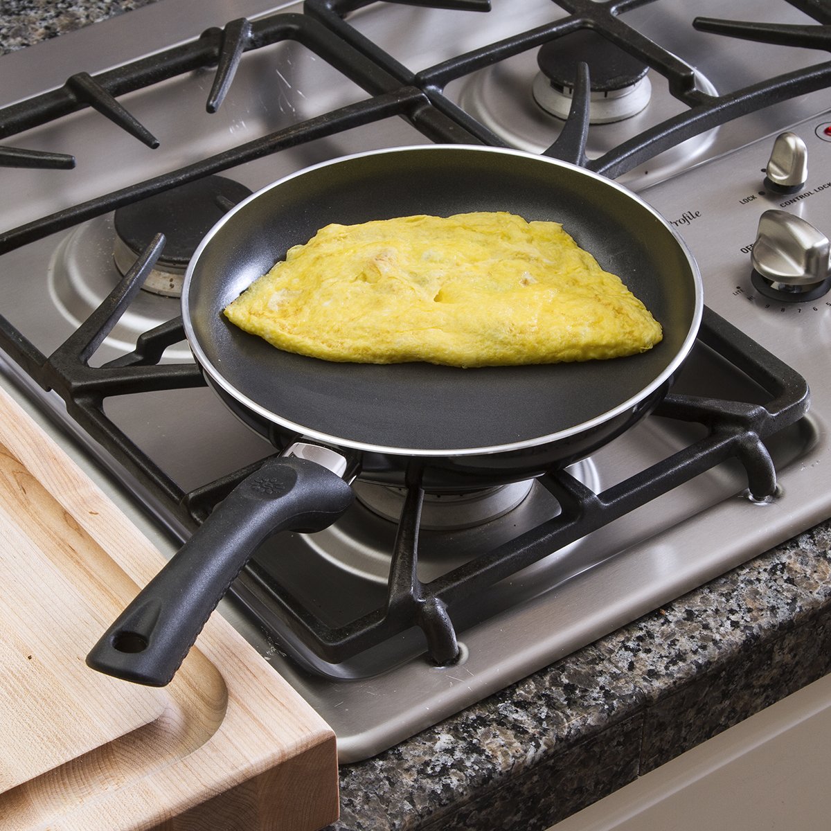 EcolutionHome's tweet photo. Omelette this slide... right off the pan.
#frypan #fryingpan #macandcheese #cooking #cook #cookware #nonstick #nonstickcookware #ecolution #cookware #ecolutioncookware #homecook https://t.co/nJh4EmF39w