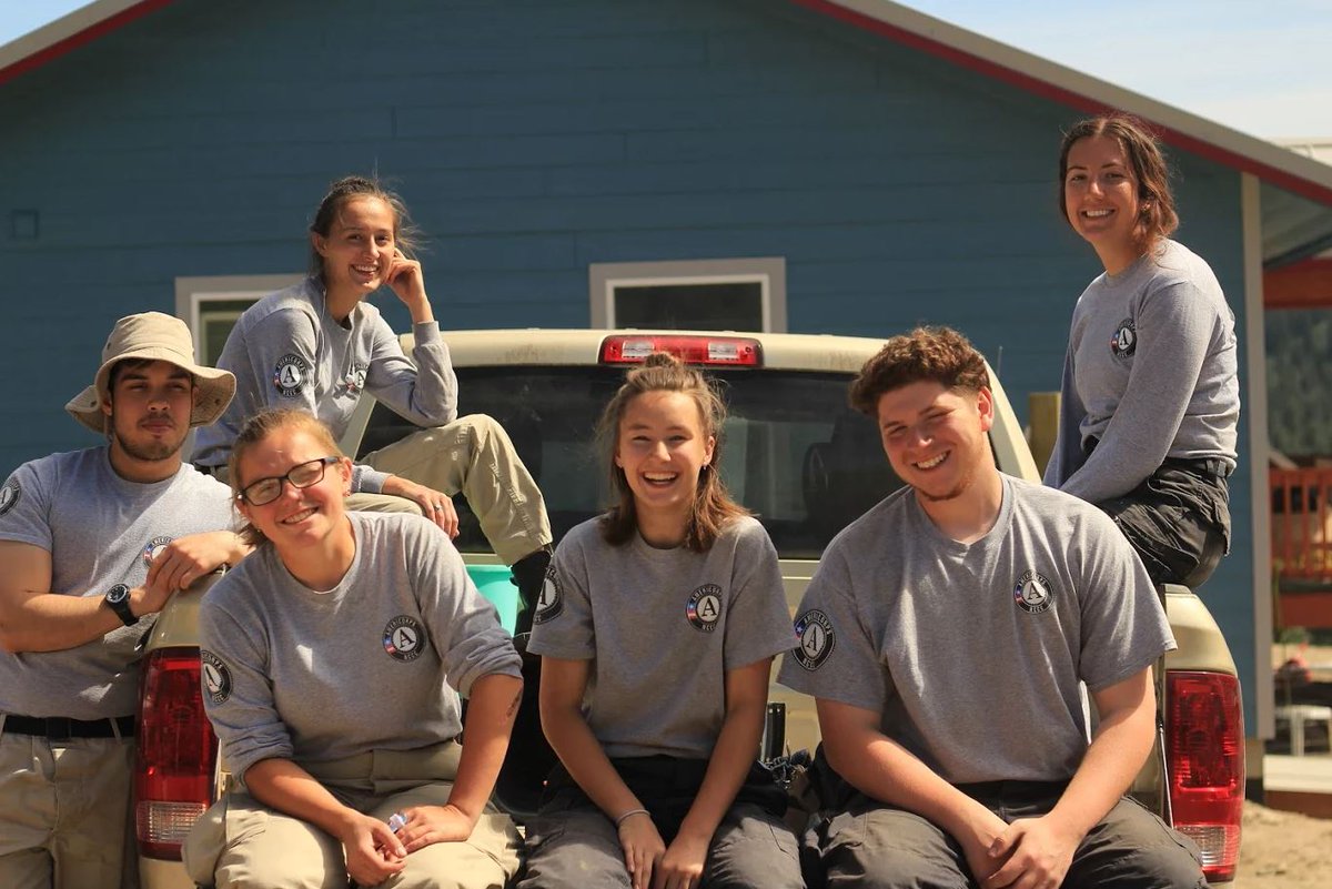 AmeriCorpsNCCC's tweet photo. #AmeriCorpsNCCC team Green 3 is working with @rfharvest in Seattle, Washington to increase access to fresh produce for families and individuals, distribute food at the food bank, and maintain the garden to help low-income communities in the city. #BeTheGreaterGood #GetThingsDone https://t.co/GWAR8OqIBi