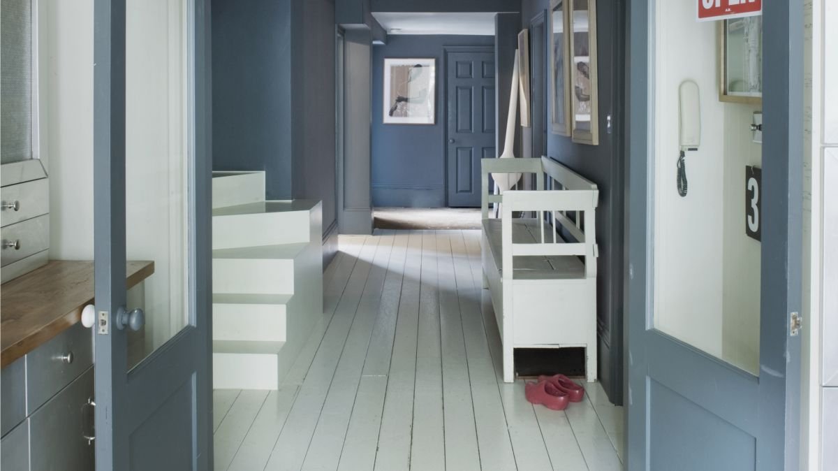 RealHomes's tweet photo. 15 fresh ideas for adding wow-factor to your hallway with paint https://t.co/9SUMhFUAC2 https://t.co/VxLUbDIDzQ