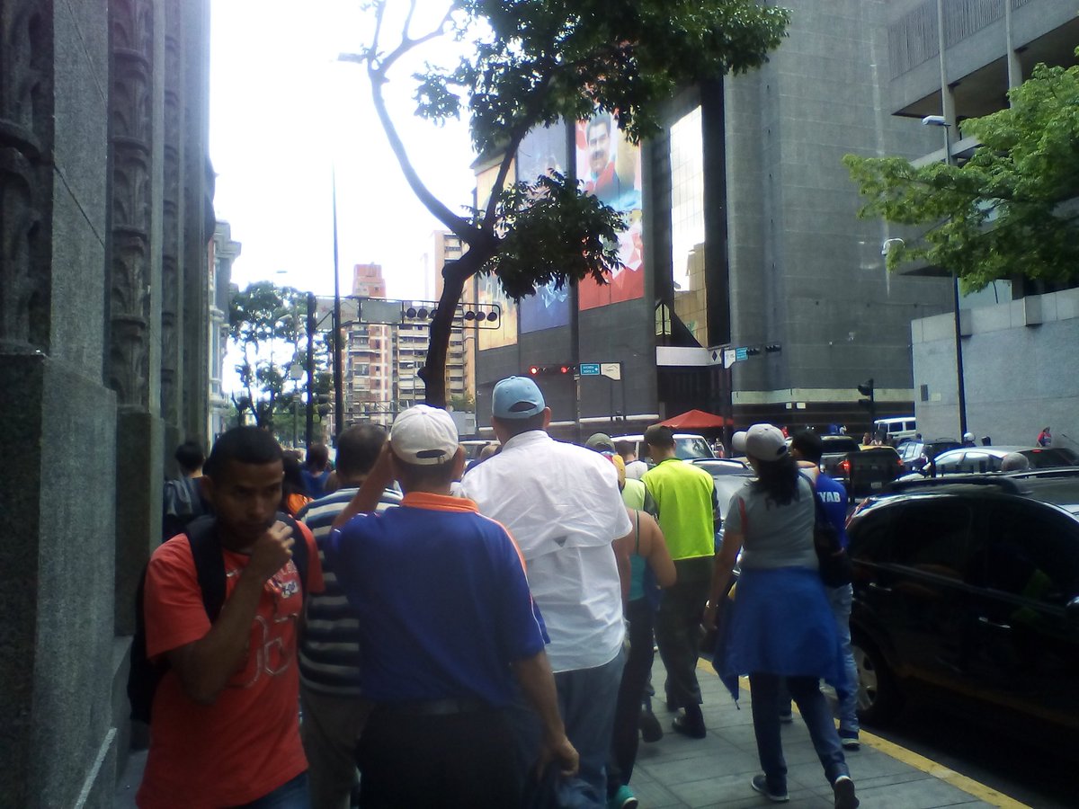 SSuazaP's tweet photo. Ahora en Vicepresidencia esperando respuesta @NicolasMaduro @TareckPSUV @ViceVenezuela @FtuvDocente @hugbelpsuv https://t.co/0tsrScVEmD
