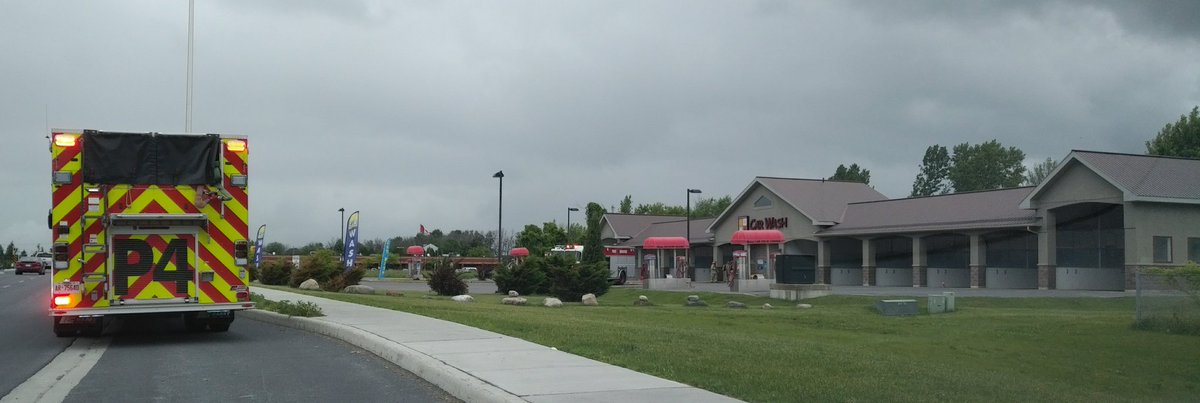 RIGHT NOW: Firefighters on scene of a car fire at the Four Seasons Car Wash on Brookdale. https://t.co/2aN0fYgEuf