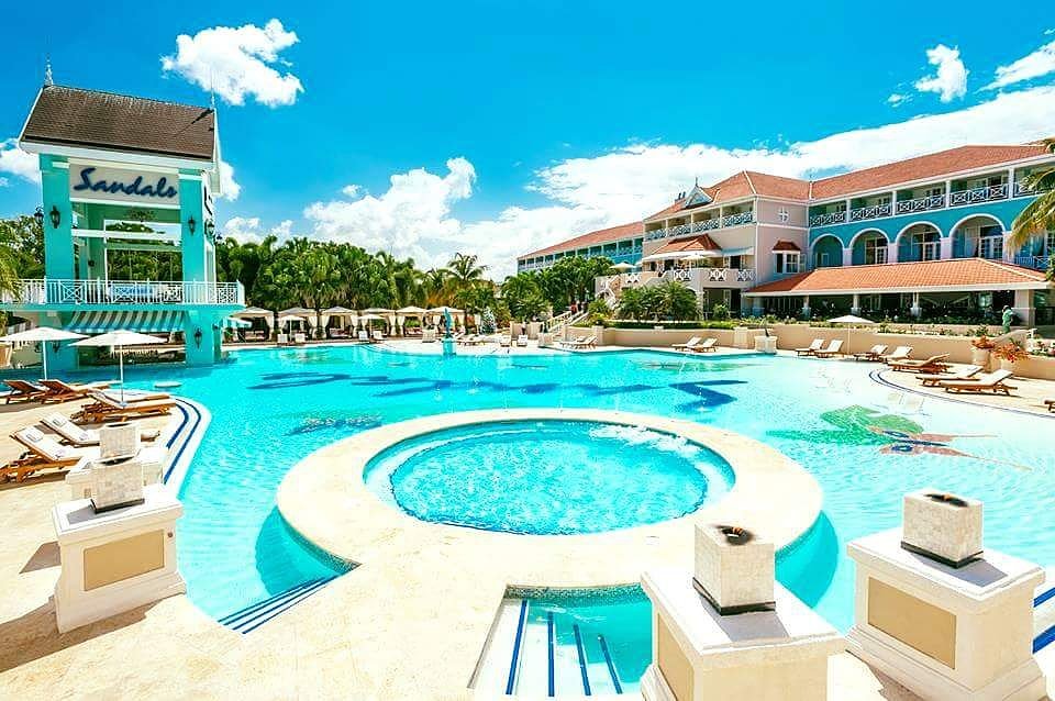 ViajesOpenmind's tweet photo. ¡Los miércoles se disfrutan más en #SandalsOchi con #ViajesOpenMind "Like" si están de acuerdo. ☀️😉👙
📲: 24hrs +511 946570902 / +511 940974294
Email : viajesopenmind@gmail.com
@ViajesOpenmind
#SandalsResorts #TodoIncluido #Caribe #AllInclusive #Caribbean https://t.co/1WYLLOhpGi