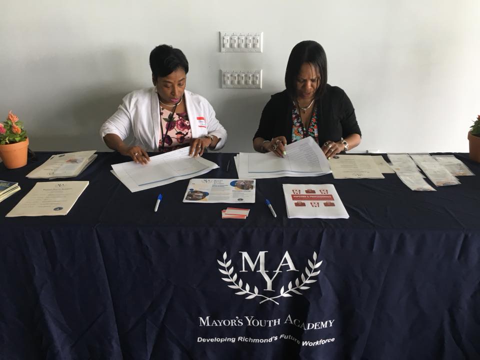 RVAWealthBuild's tweet photo. Toria Edmonds-Howell, Program Manager of the Mayor’s Youth Academy welcomes partners to the Mayor’s Youth Academy Partner Luncheon! Thank you Toria for all that you do! #washingtonredskins #trainingcamp #ocwb #communitywealthbuilding #MYA #MayorsYouthAcademy https://t.co/z2RtB7DYQt
