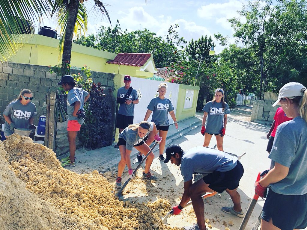 BearkatsFCA's tweet photo. Well our time in the DR has come to an end. We got the structure of the house built and the contractors will finish the rest of it. We have been so encouraged at what God has been doing through FCA here in the DR. This we be a trip we never forget! #FCAFAM #FCALatinAmerica #FCADR https://t.co/q3dtvt2DhV