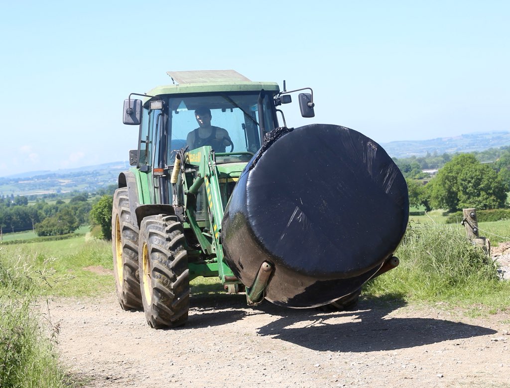 Kilsunny_Herd's tweet photo. Silage season continues at Kilsunny!
#grass2018 #silage #farm365 https://t.co/5Kw45b1NAv