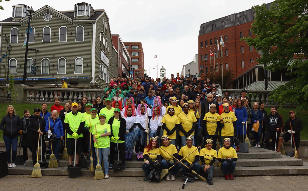 DowntownHalifax's tweet photo. Thank you to everyone who came out to participate in this year's 24th Annual Clean Sweep! It was a huge success as we managed to collect 38 bags of garbage, 18 bags of recycling and 11 bags of compost. Congratulations to all and let's enjoy our clean city! #CleanSweep2018 https://t.co/pkZTlM1ElK