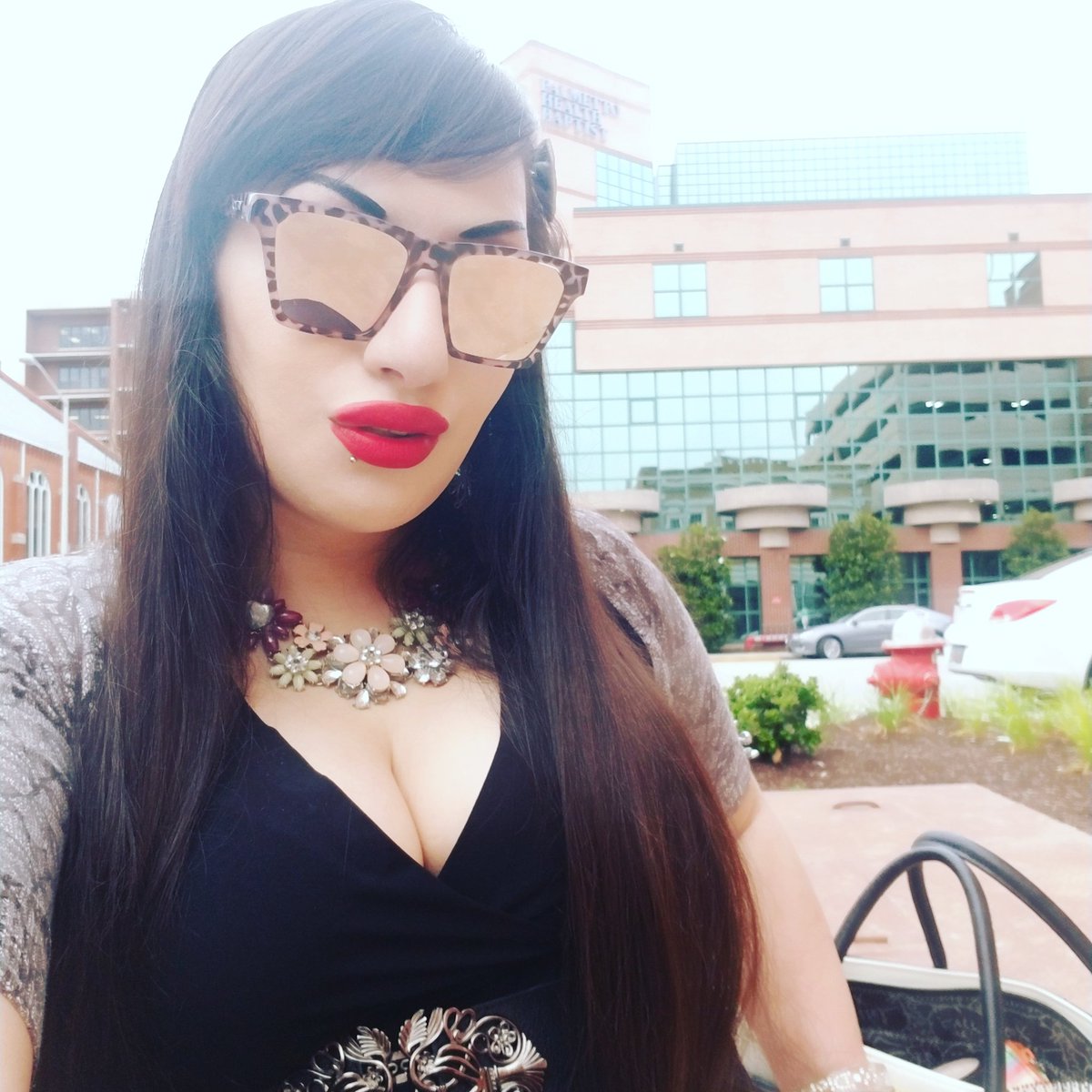 __Anya__'s tweet photo. I'm about to leave Columbia, SC for good! So long City, it was a lot nicer than I ever expected haha:-) off to the airport in just a few hours...see you soon Las Vegas! #leavingcolumbia #offtoairport #vegashereicome #goodbyevacation #Russiangirl #leopardsunglasses https://t.co/U0TL0eTbee