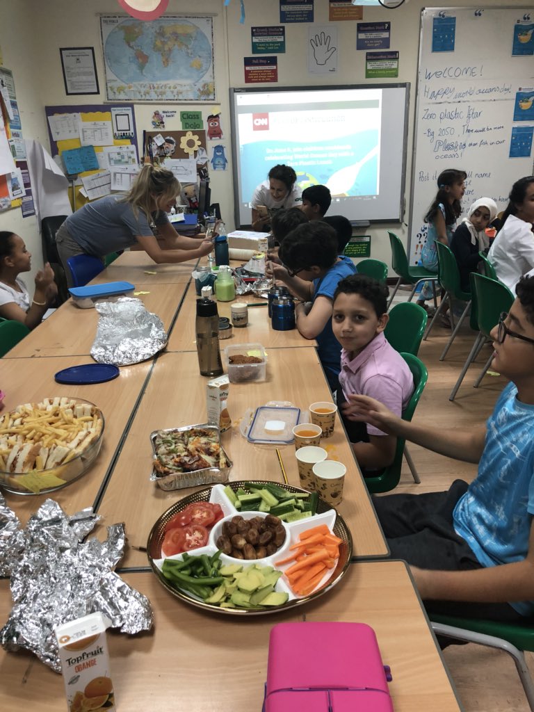 penney_p's tweet photo. A wonderful evening for the #zeroplasticlunch #Iftar2018 thank you @MissHughesQatar for being such an inspiration to us all! #newtonsch https://t.co/ch07OE3Q4B