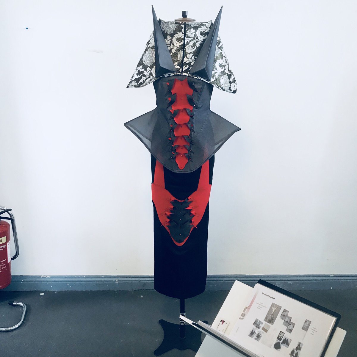 PatCarroll_1's tweet photo. Many thanks @MikeFitzpatric4 & Muireann Charleston for inviting @tulster & I to a guided tour of FLUX @LSADatLIT - your fabulous #GraduateShow2018 https://t.co/hbfdue25Qt