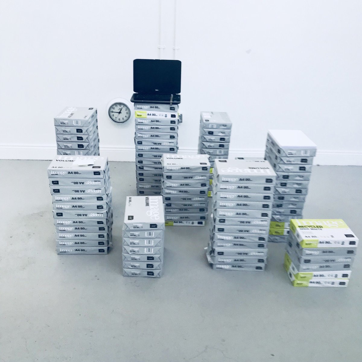 PatCarroll_1's tweet photo. Many thanks @MikeFitzpatric4 & Muireann Charleston for inviting @tulster & I to a guided tour of FLUX @LSADatLIT - your fabulous #GraduateShow2018 https://t.co/hbfdue25Qt