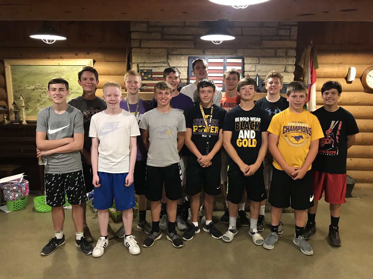 EMBoysBBall's tweet photo. Super proud of this group of young men for volunteering at LEAP today in Le Grand. They were amazing with the youth of our community! #morethanagame #mUStangstrong https://t.co/FFEDAhaEQM