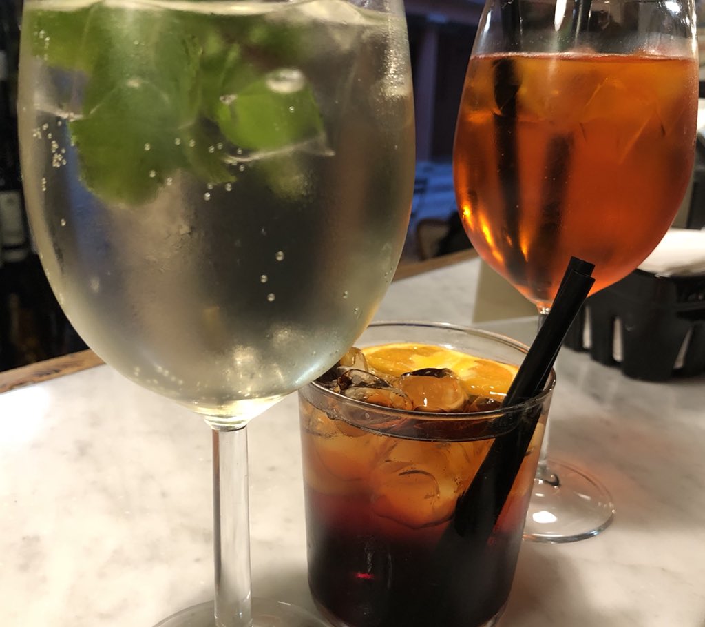 Pianpolvere_'s tweet photo. 3 ever green che non possono mancare.
#aperitivo #apericena #instagood #goodfood #sempreaperti #pianpolverebistrot #pratello #bellachef #goodwines #coktail #aperolspritz #patatita #gintonic #hugo #americano https://t.co/PZll7XLnvr