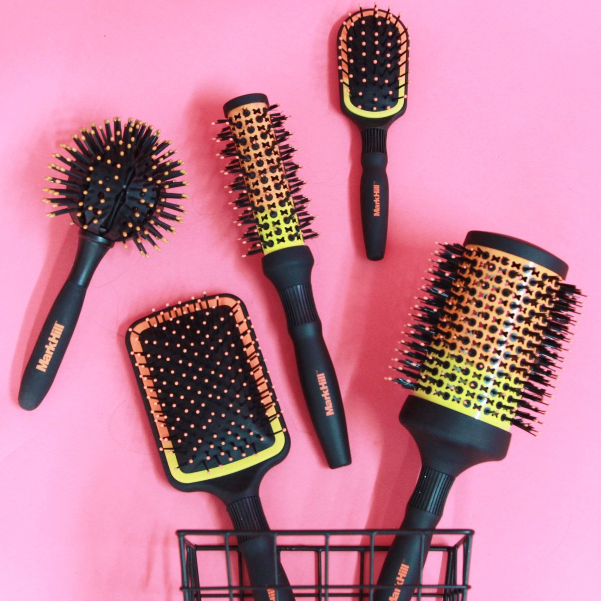 markhillhair's tweet photo. Tame your mane this holiday season with the ULTIMATE brush collection, including organ oil to give all your hair the lovin’ it deserves 🙌 🙌 Shop at @BootsUK https://t.co/DCSVVCBjZw #markhill #markhillhair #makeyourmark https://t.co/CTUXVt4QtO