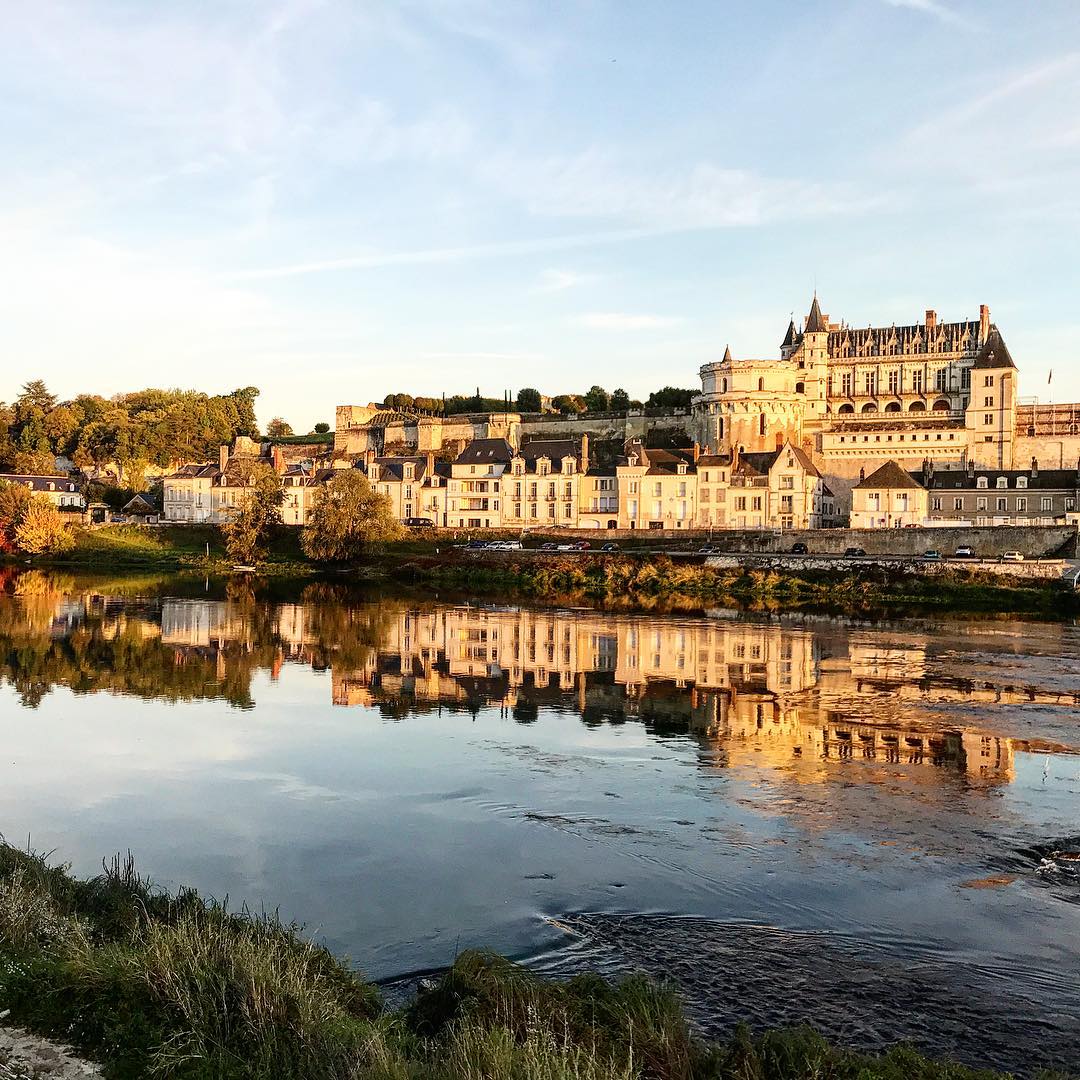 LoireValleyWine's tweet photo. #CastleGoals! Who's visiting Château d'Amboise this summer? #Repost #LoireValleyWine https://t.co/jmmCNkDjzZ