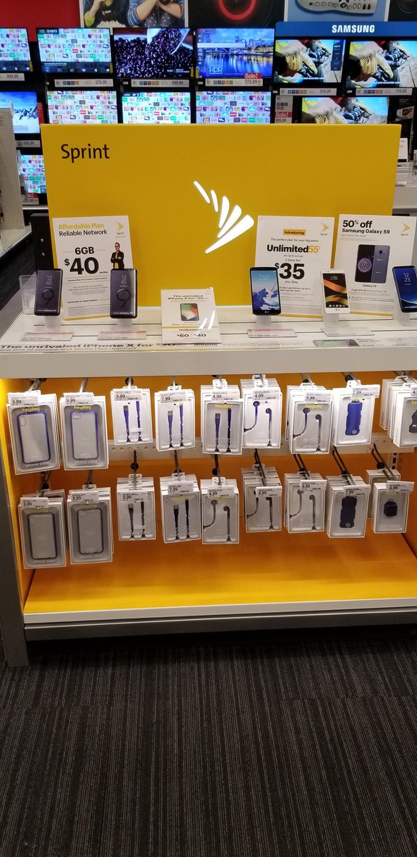 kosmichkb1's tweet photo. Target 533 has all the Sprint offers. Nothing better than the 55+ plus plan. 2 lines for $70. Stop and see Jemar and team for the details #targetmobile. @AzraSmailagic @TimMiller44 https://t.co/kojYIZpeof