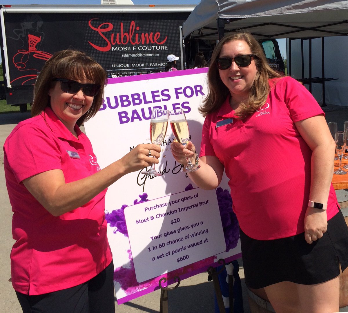 countrygm's tweet photo. Great day for golf and raising some money for @MadebyMomma! Thanks to @KaviarPearls for the beautiful pearls for our Bubbles for Baubles!! #Golf4GirlsYYC #MadeByMomma #KinCalgary https://t.co/xvJCssi7R6