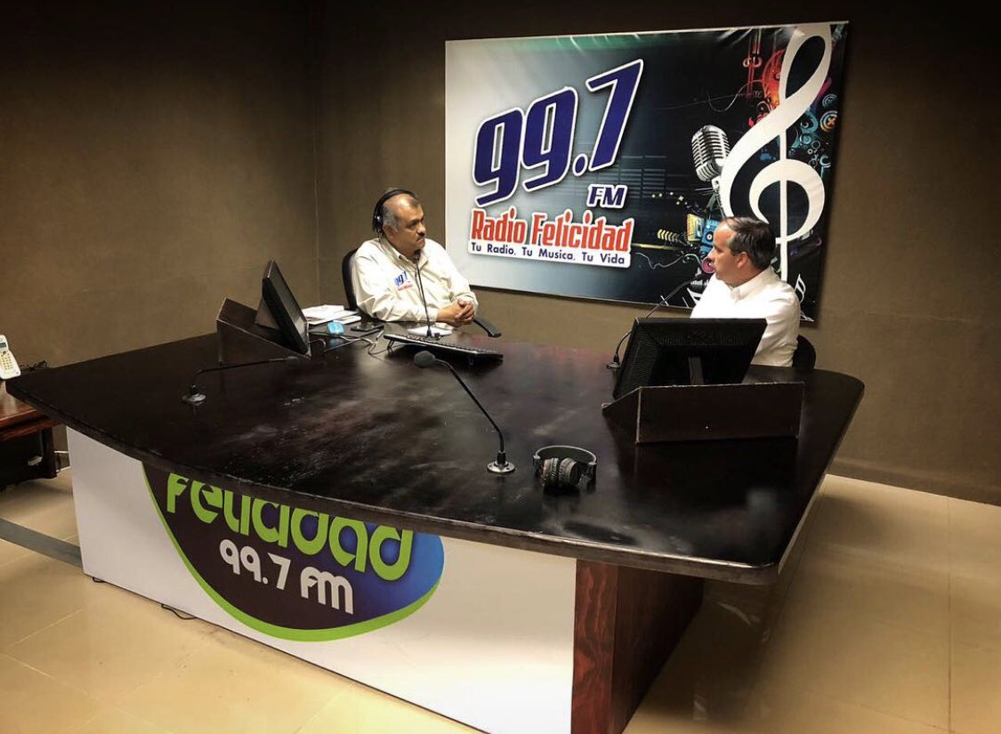 Estamos en vivo con <a href="/ricardoromerom/">Ricardo Romero M.</a> en la XHPL 99.7FM de Acuña, presentamos nuestra propuesta de trabajo para el mejoramiento de los salarios de los maestros y de la infraestructura de las escuelas públicas de tus hijos 📻