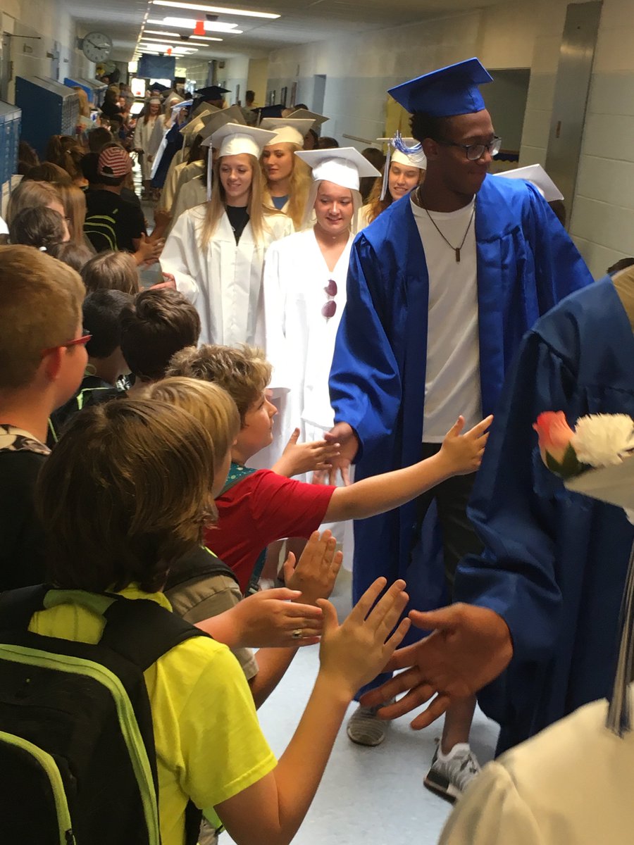 TeamDoran4's tweet photo. Congratulations to Carlson High School’s Class of 2018!  We are proud of you! #GSDpride #ParsonsPirates https://t.co/Wv0M5k1AJV