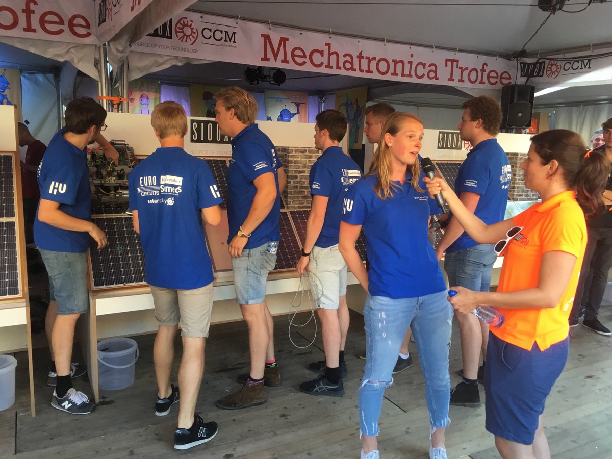 arievanscheepen's tweet photo. IED-studenten @HU_Utrecht behalen finale @siouxsource Mechatronica Trofee voor het bouwen van een robot die zonnepanelen reinigt #dtw2018 https://t.co/0LZjnCYfx2