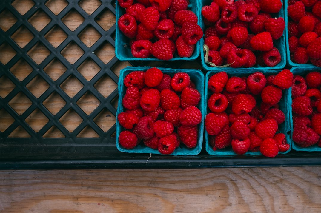 Get your fresh produce fill at the Green City Market West Loop from 8a-1p every Saturday through October. It’s only a 8 minute bike ride from #SpokeApts! | bit.ly/2IXf6S5