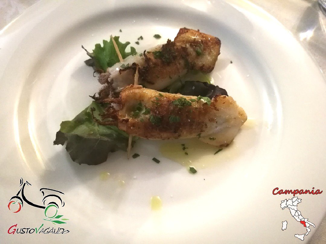 Gustovagando's tweet photo. Calamari ripieni, alla piastra. Un piatto semplice, ma da non sottovalutare. #food #foodporn #calamari #campania https://t.co/edDYg97wrd