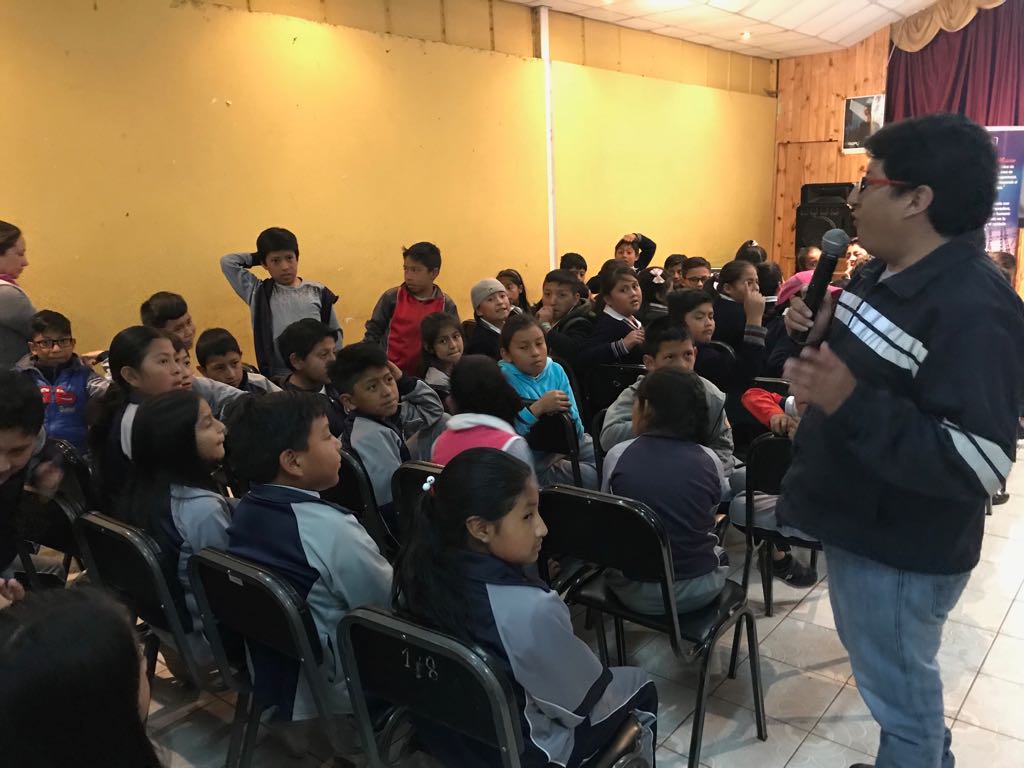 EERSA_EC's tweet photo. Con entusiasmo y comprometidos a poner en práctica las recomendaciones brindadas en la Campaña de Prevención de Riesgos Eléctricos, participan los niños y niñas de la Unidad Educativa Miguel Ángel León Pontón de #Riobamba. ¡Trabajamos para iluminar tu vida...! #Chimborazo https://t.co/3VBBUNc9pe