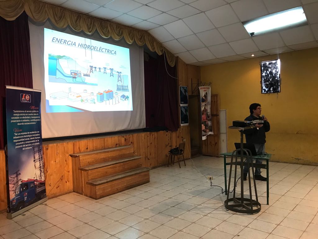 EERSA_EC's tweet photo. Con entusiasmo y comprometidos a poner en práctica las recomendaciones brindadas en la Campaña de Prevención de Riesgos Eléctricos, participan los niños y niñas de la Unidad Educativa Miguel Ángel León Pontón de #Riobamba. ¡Trabajamos para iluminar tu vida...! #Chimborazo https://t.co/3VBBUNc9pe