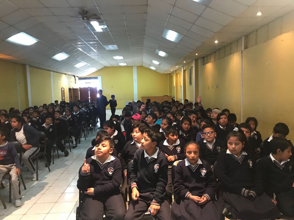 EERSA_EC's tweet photo. Con entusiasmo y comprometidos a poner en práctica las recomendaciones brindadas en la Campaña de Prevención de Riesgos Eléctricos, participan los niños y niñas de la Unidad Educativa Miguel Ángel León Pontón de #Riobamba. ¡Trabajamos para iluminar tu vida...! #Chimborazo https://t.co/3VBBUNc9pe