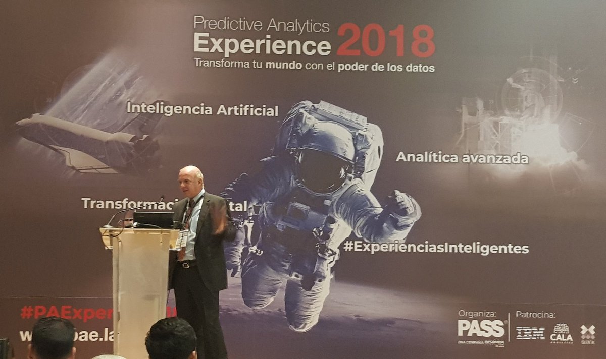 gabilooo's tweet photo. "Ante una cantidad infinita de datos, tendremos distintos resultados al analizarlos." #PAExperience18 https://t.co/D4mG8pOsns