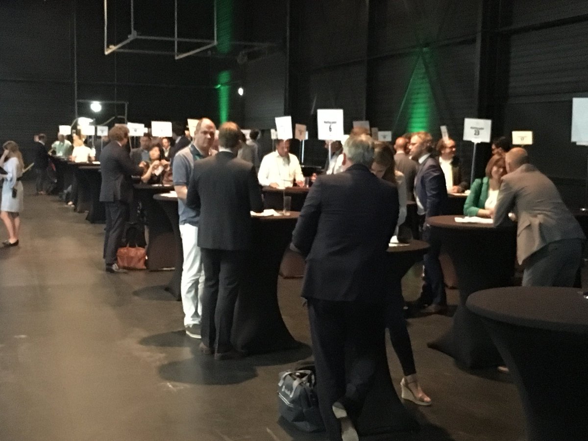 mblezer's tweet photo. #2018MEtropolis #cloudstrategies interessante dag, Cloudstrategies , dadelijk nog André Kuipers! https://t.co/XrzqCLL1bO