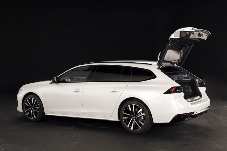 LeClubPeugeot13's tweet photo. #nouvelle508sw face à #nouvelle508 berline 🦁🚗🚘☀️🌞⛱️

#peugeot #508 #508sw #peugeot508 #frenchcar #frenchcars #Mondial2018 #break#peugeot508sw #new508 #newpeugeot508 #newpeugeot508sw https://t.co/mmbGRRL4sI