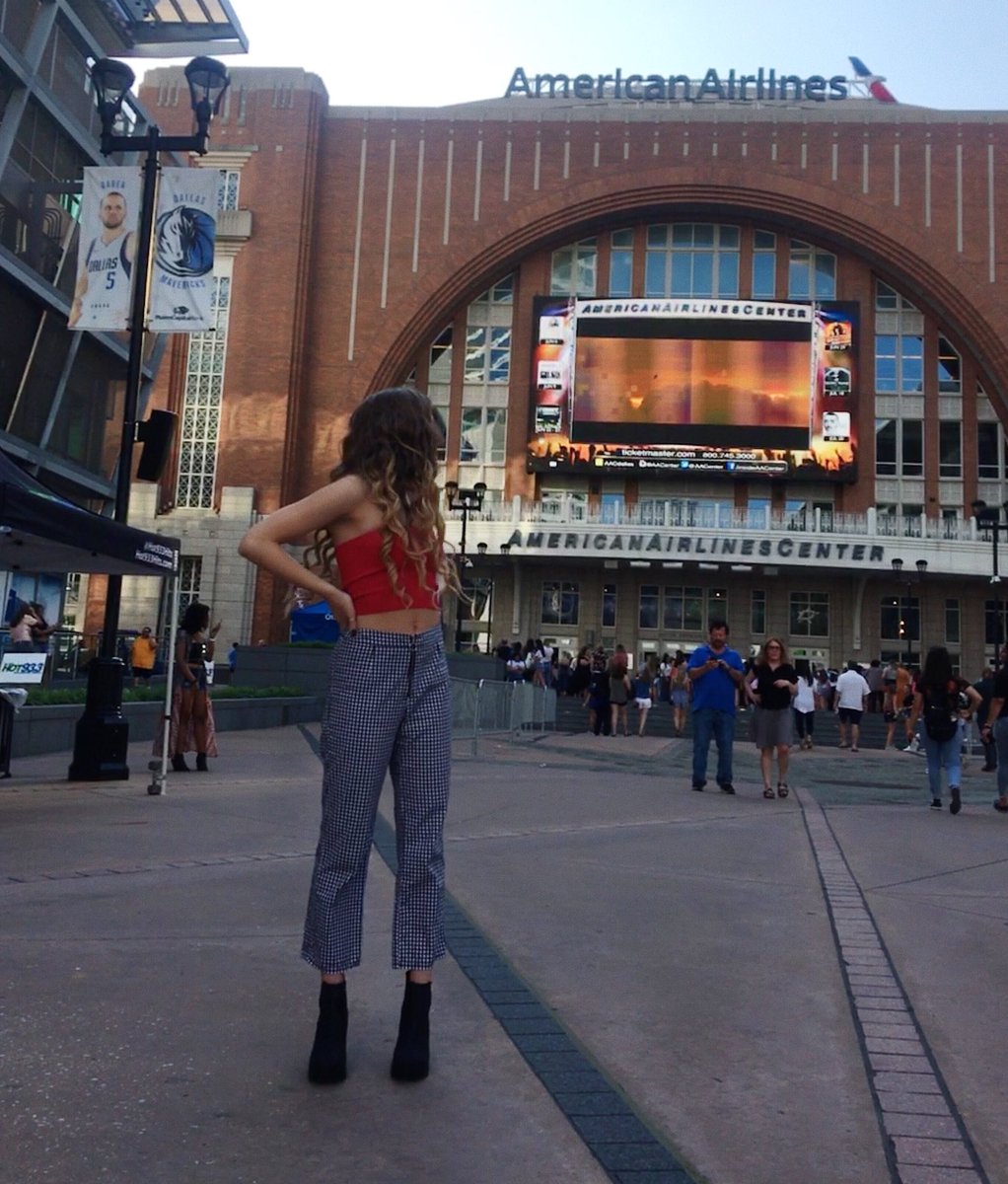 hexedfairies's tweet photo. harry styles live on tour dallas. https://t.co/TYjoktp80n