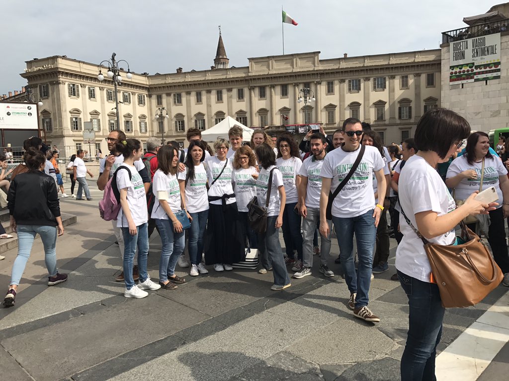 circular_timey's tweet photo. More people! And closer to our #FlashMob!! #HDays18 @HuntingtonOnlus @jaq421 @HDBuzzFeed @HDAI_ie @HDAwareness https://t.co/0G3tzoVXrd